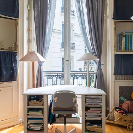 French Country-style 4bd Ternes Διαμέρισμα